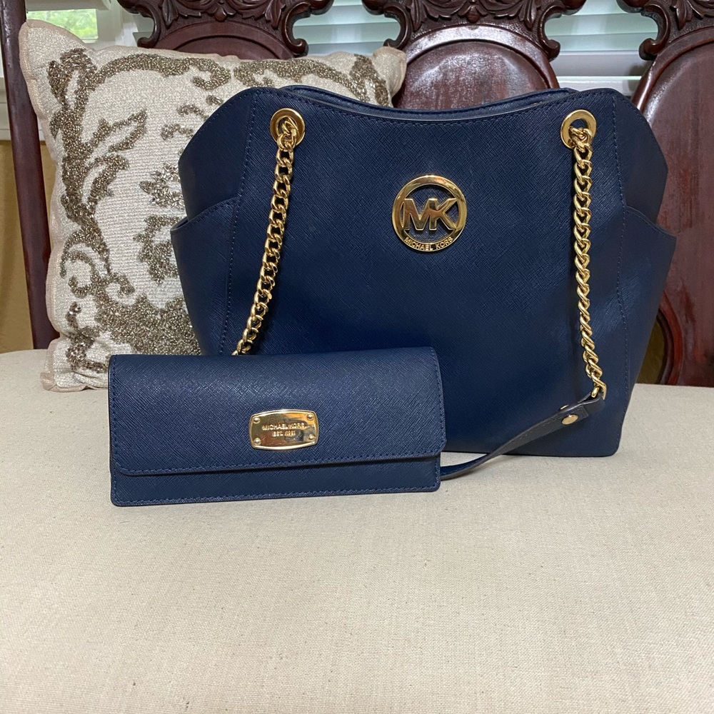 Michael Kors shoulder bag with wallet